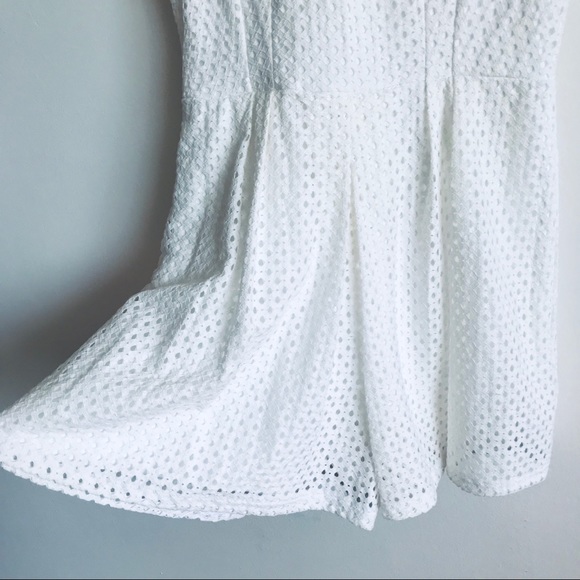 City Triangles Ivory Lace V-Neck Sleeveless Zip Lined Romper Shorts w Pleats 7 - Picture 7 of 16